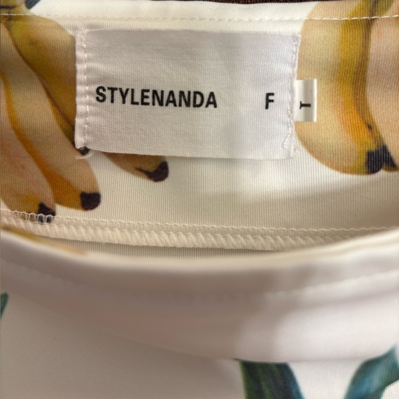 Stylenanda banana print crop top & miniskirt set - Picture 6 of 7